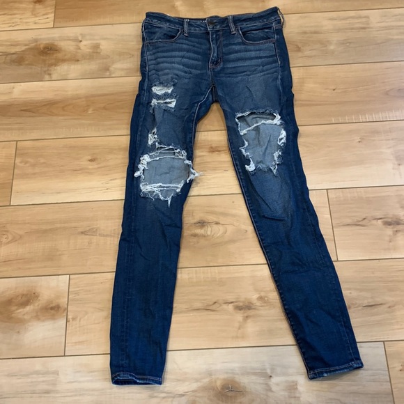 AE Distressed Jeans in Great Condition - Picture 1 of 4